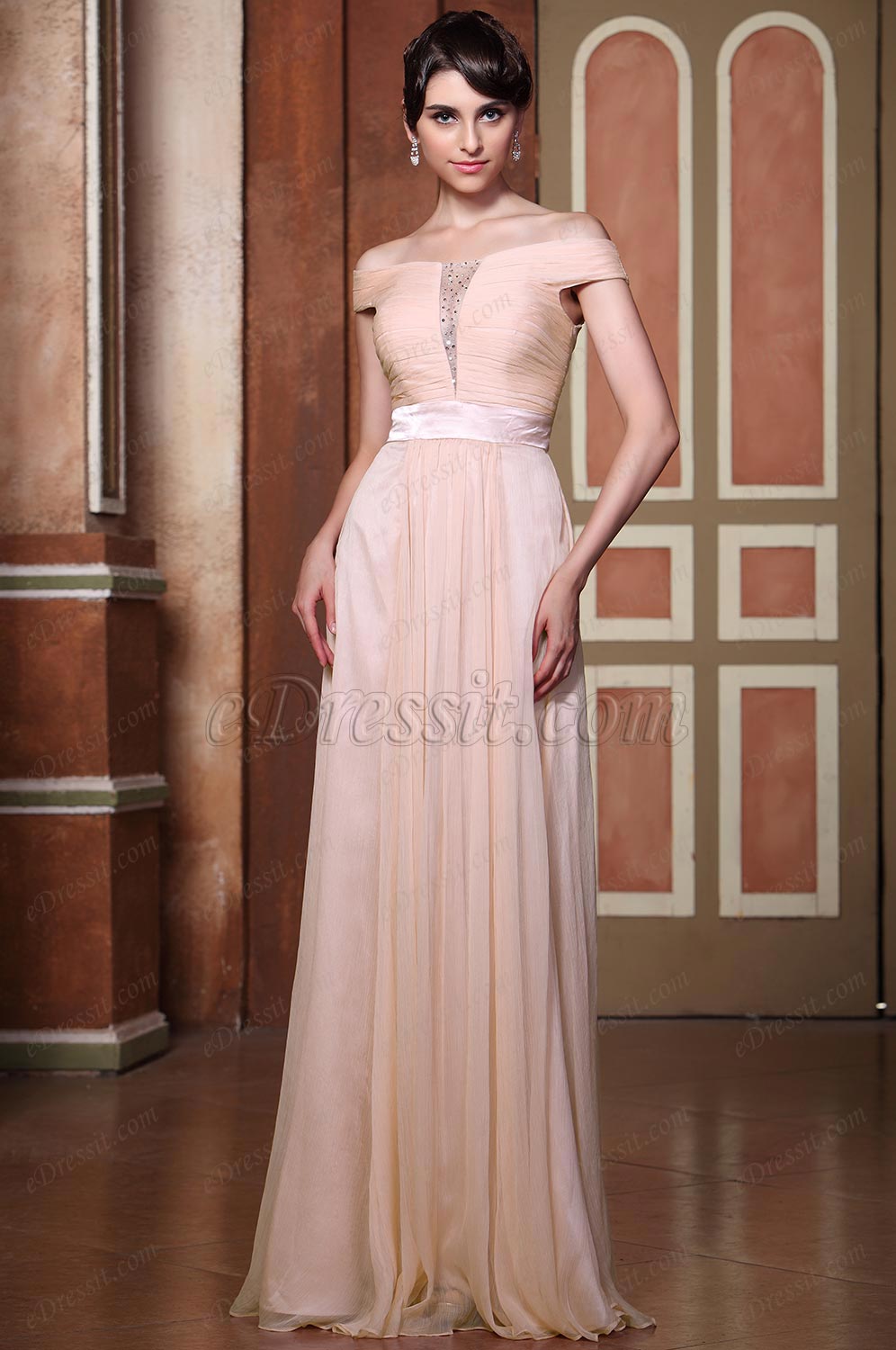 Robe de soirée princesse décolleté plongeant en tulle strassée