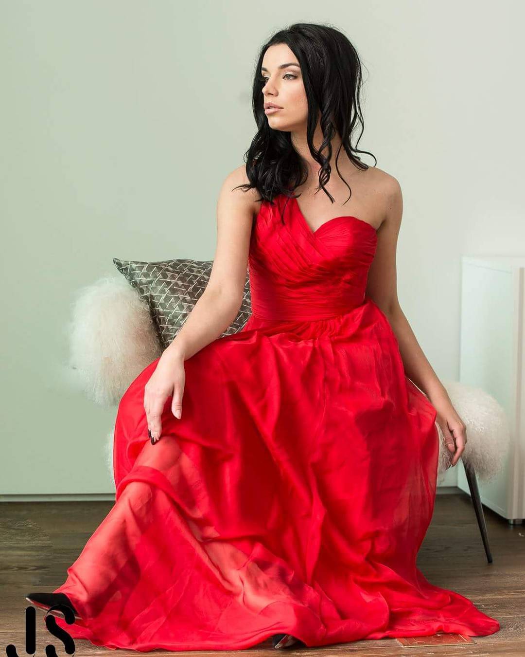 red gown one shoulder