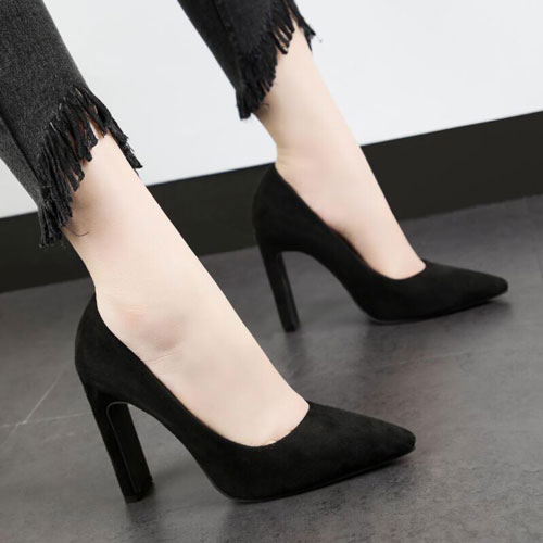 black closed toe chunky heels